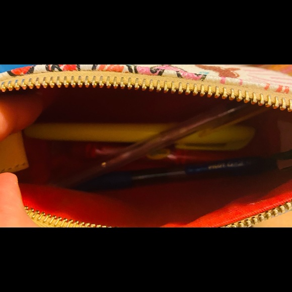 Nwt Disney Dooney Cosmetic bag - Picture 5 of 5